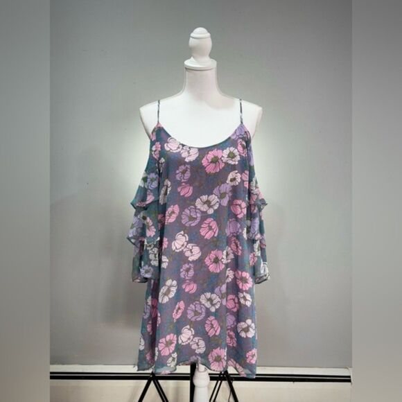 CLEARANCE! Mary & Mabel Cold Shoulder Mini Dress Size M NWT - Picture 1 of 4